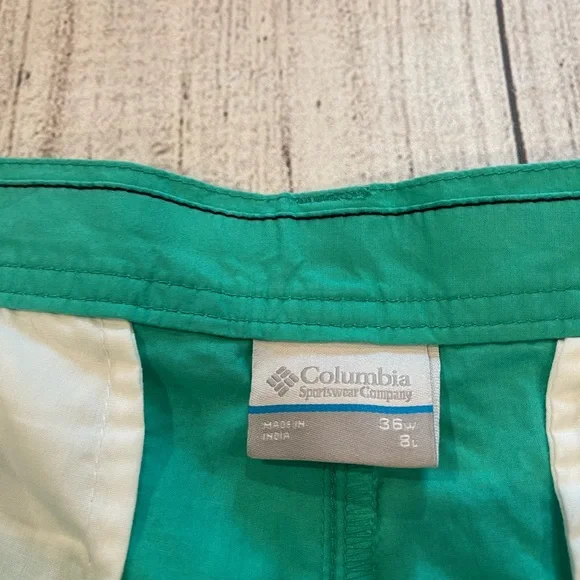 Men's Green Shorts Columbia inseam 7.5 - Picture 3 of 5